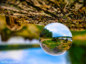 Der Blick in die Kugel (the view into the sphere)